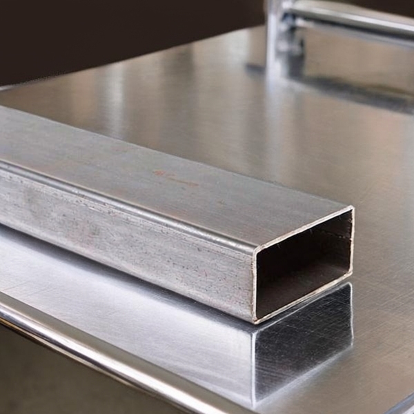 Труба профильная прямоугольная оцинкованная 40х10 1.3 мм ст3